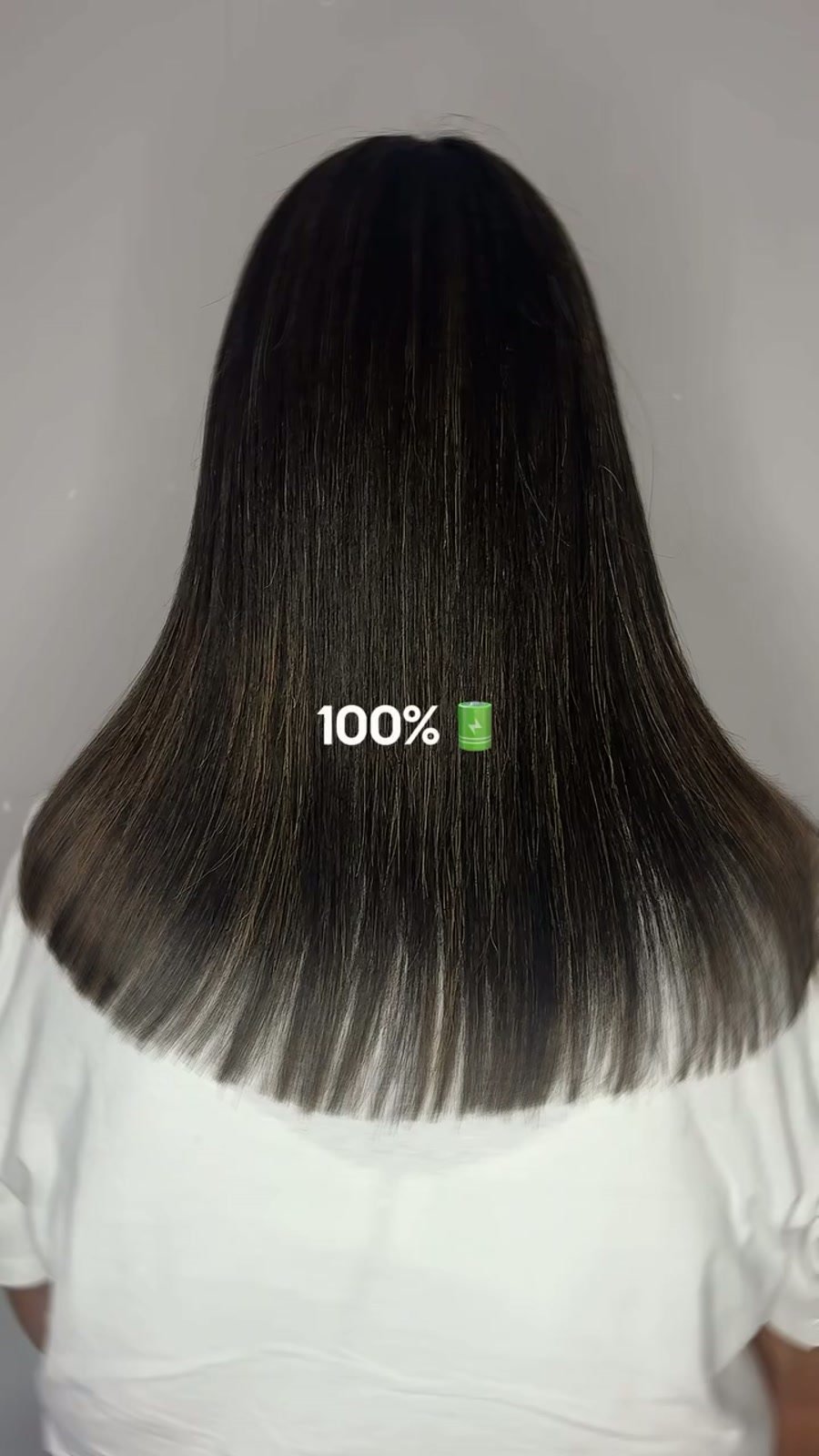Acabamento liso em cabelo escuro